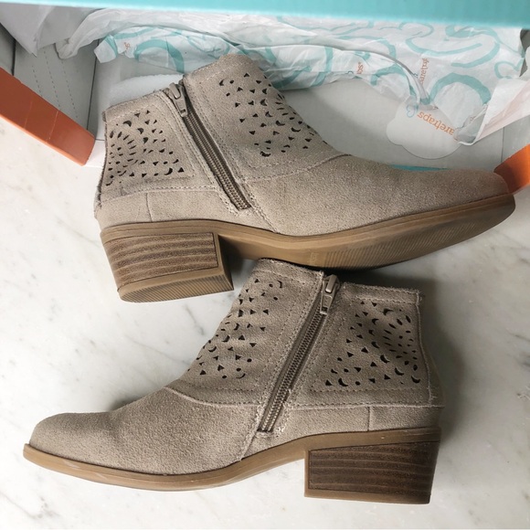 BareTraps Gaige Suede Leather Bootie Cobblestone - 7.5 W Taupe Zip side - Picture 6 of 8